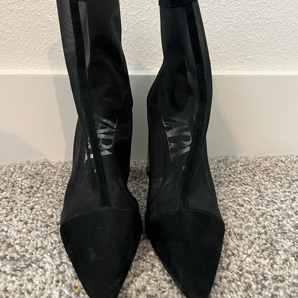 Zara Black Heeled Boots with Stiletto Design